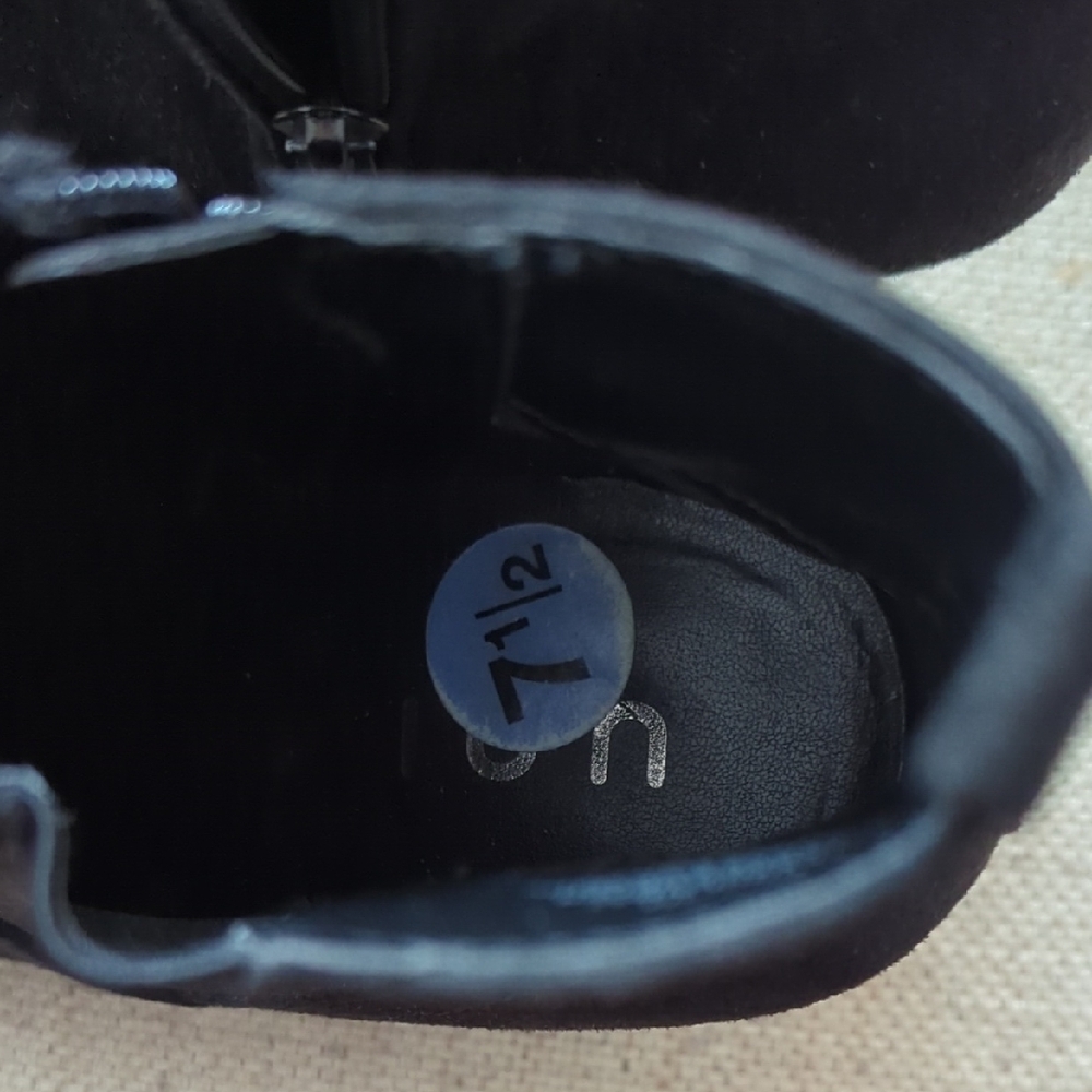Unisa Elegant Black Ankle Boots Size 7.5 - Picture 3 of 5